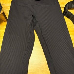 Lululemon Ribbed High Rise Black Leggings-never worn